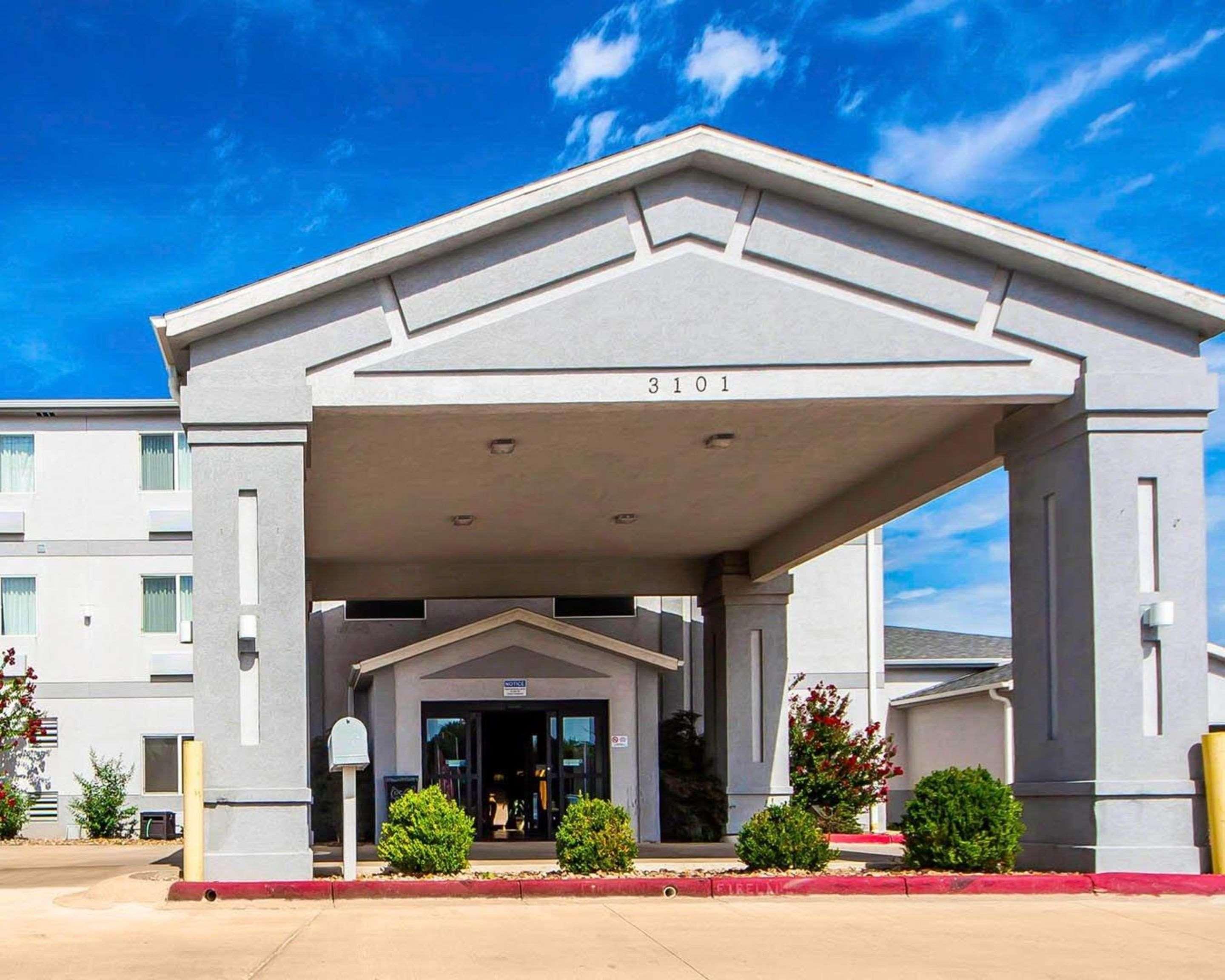 Comfort Inn & Suites Ponca City Near Marland Mansion Bagian luar foto